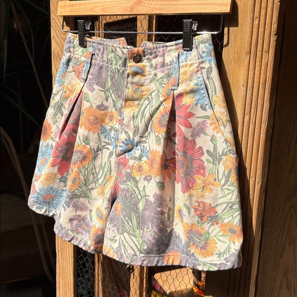 Vintage Paris Blues Floral Print Jean Shorts - Picture 2 of 10